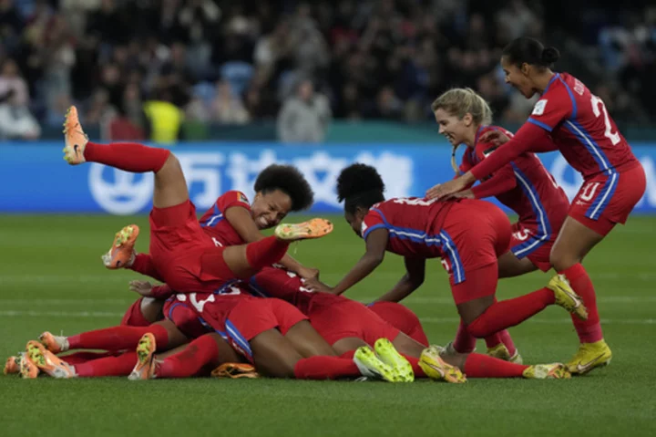 Marta Cox scores Panama's first-ever Women's World Cup goal against France