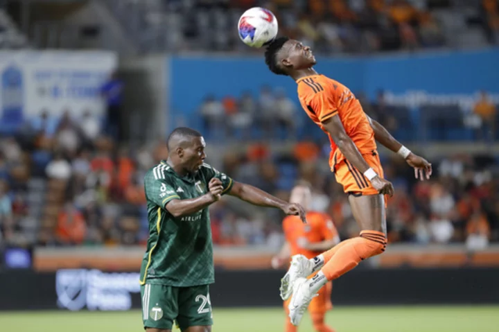 Dynamo score 3 goals early, rout Timbers 5-0 to end skid