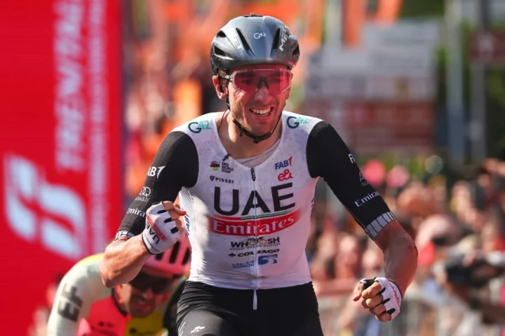 American McNulty wins tight Giro sprint