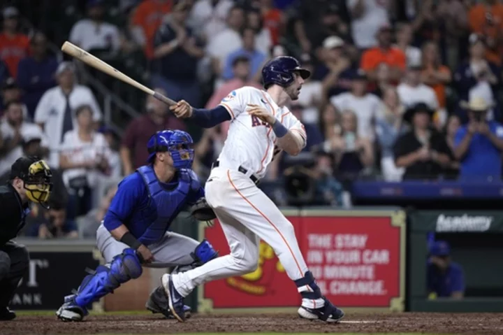 Tucker's 2-run single completes 4-run rally in 9th as Astros sweep skidding Cubs, 7-6