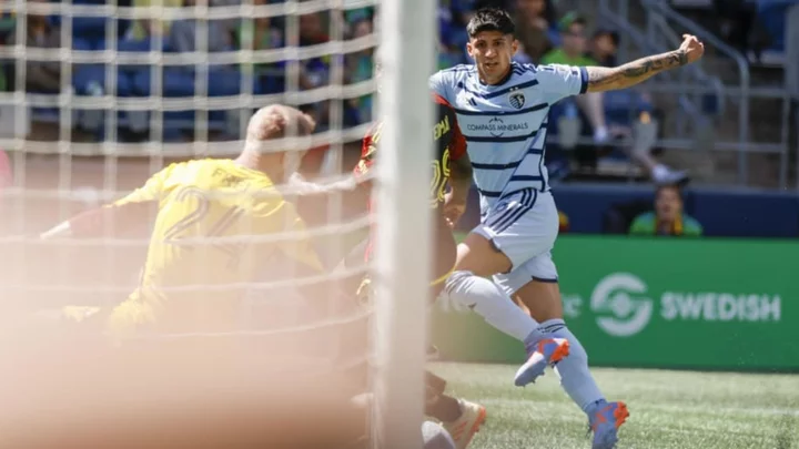 Alan Pulido powers Sporting KC to their first win of the season