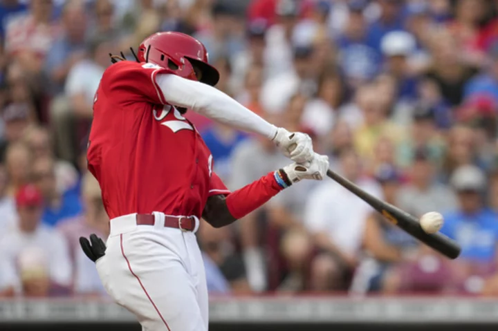 Reds' De la Cruz hits 1st big league homer, then triples