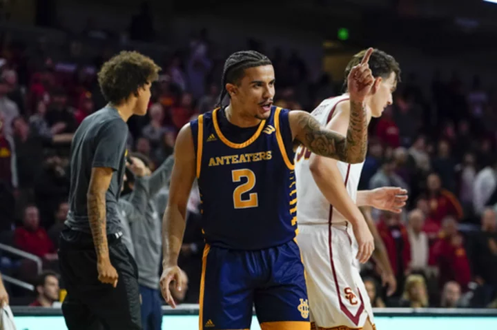 UC Irvine leads the entire 2nd half and upsets No. 16 Southern California 70-60