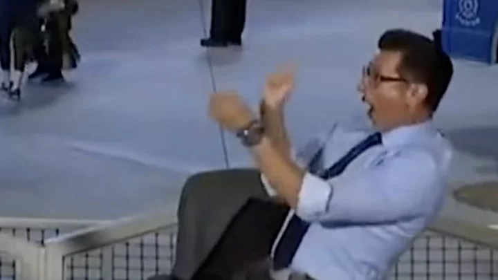 Nomar Garciaparra Broke Out Some World Class Finger Guns After Predicting Austin Barnes' First Homer