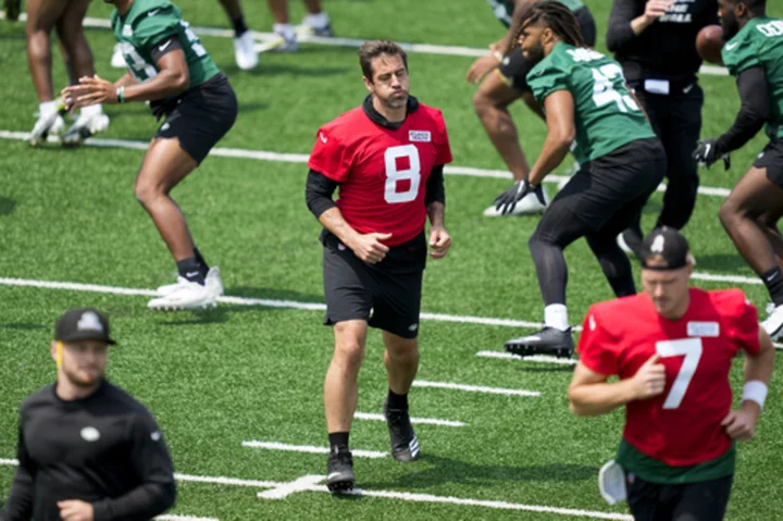 Aaron Rodgers' tweaked calf is 'fine,' Jets hope QB will fully practice Friday