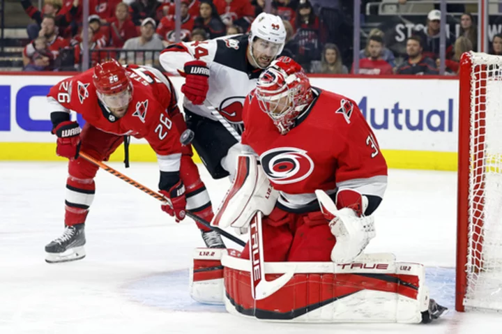 Hurricanes face decisions in net with Andersen, Raanta healthy for East final