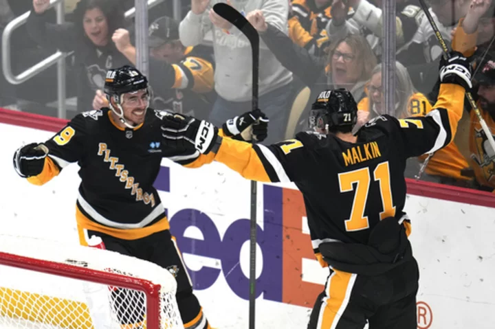 Smith scores twice, Penguins end Colorado's NHL-record road winning streak at 15 in 4-0 win