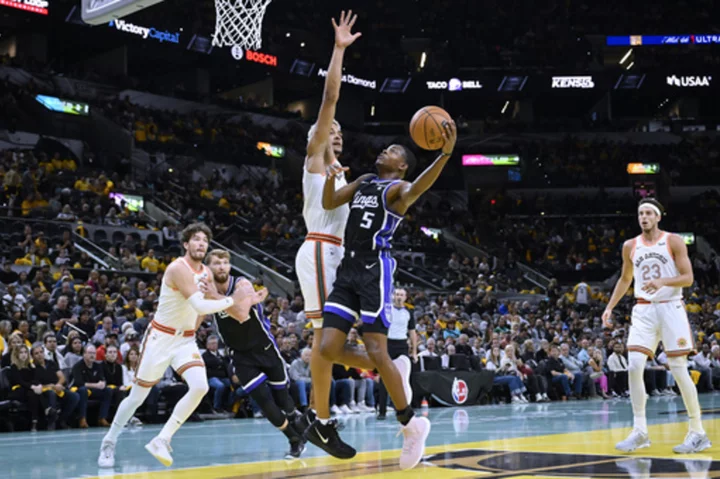 Fox's season-high 43 leads Kings past Wembanyama, Spurs 129-120 in in-season tourney