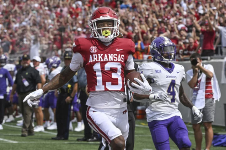 Jefferson's hot start helps Arkansas overwhelm Western Carolina 56-13