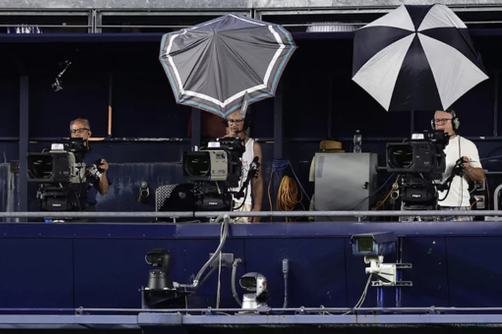 YES Network cameraman returns to work, 2 months after he was hit in the face by a wild throw