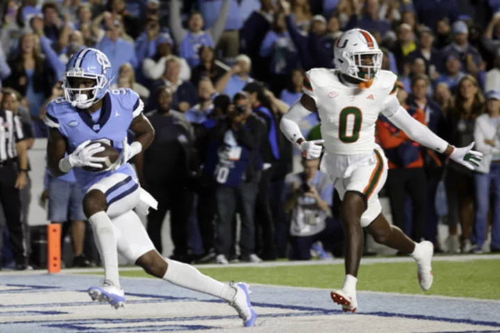 Walker snags 3 TD catches to help No. 12 UNC beat No. 25 Miami 41-31 for 6-0 start