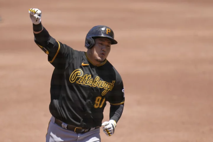 Choi, Reynolds, Santana homer to lead the Pirates to a 3-2 win over the Padres