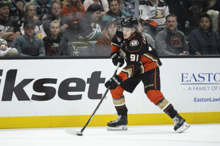 Leo Carlsson scores in an impressive NHL debut, but the Anaheim Ducks lose 3-2 to Dallas