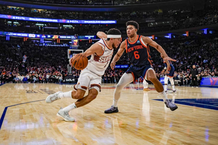 Booker hits 3-pointer with 1.7 seconds left, Suns beat Knicks 116-113 for 7th straight win