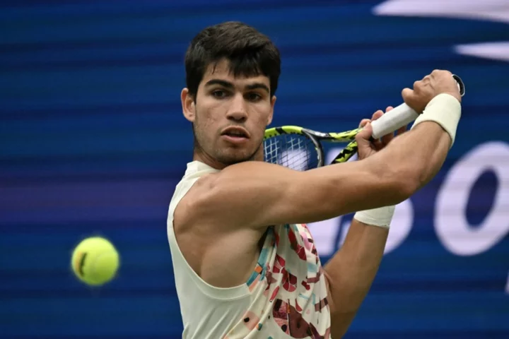 Clinical Alcaraz moves into US Open quarter-finals