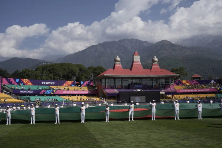 Bangladesh wins the toss, sends defending champion England in to bat at Cricket World Cup