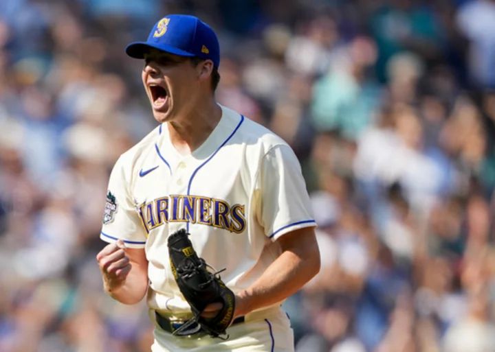 Mariners take AL West lead from Texas, beat Royals 3-2 behind Castillo's 7 shutout innings