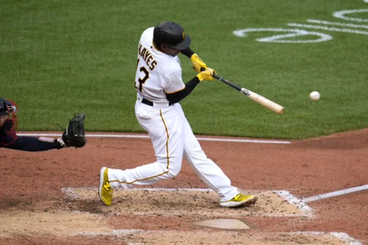 Hayes drives in 3 runs for 3rd straight game as Pirates rally past Braves 7-5