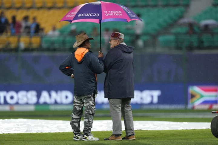 South Africa wins toss, opts to bowl in rain-delayed game against Netherlands at Cricket World Cup