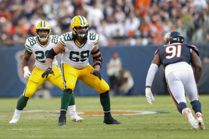 Packers place offensive tackle Bakhtiari on injured reserve as he continues to deal with knee issue