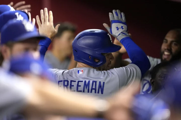 Freeman stays hot and so do the Dodgers, who beat the Diamondbacks 5-4