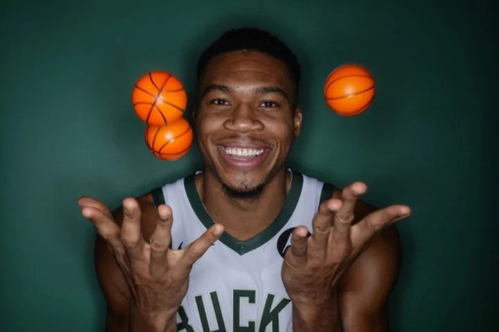Antetokounmpo praises Lillard acquisition and says he wants to be a Buck 'as long as we're winning'