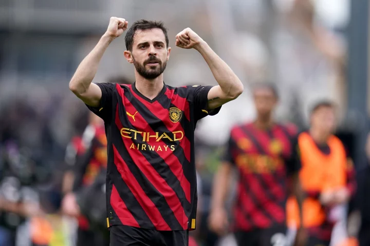 Bernardo Silva signs new Manchester City contract