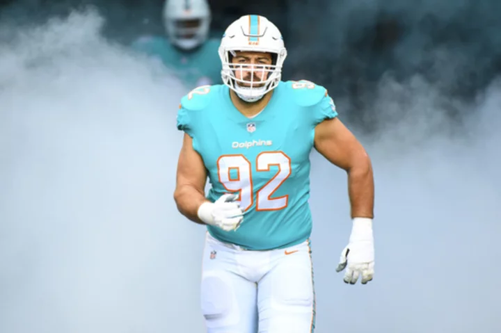 Dolphins extend DT Zach Sieler through 2026 season