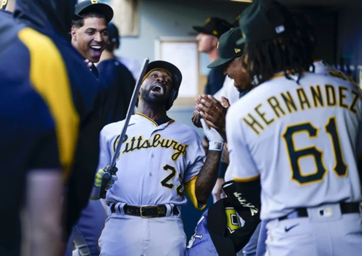 McCutchen sparks record-tying home run barrage as Pirates sink Mariners 11-6