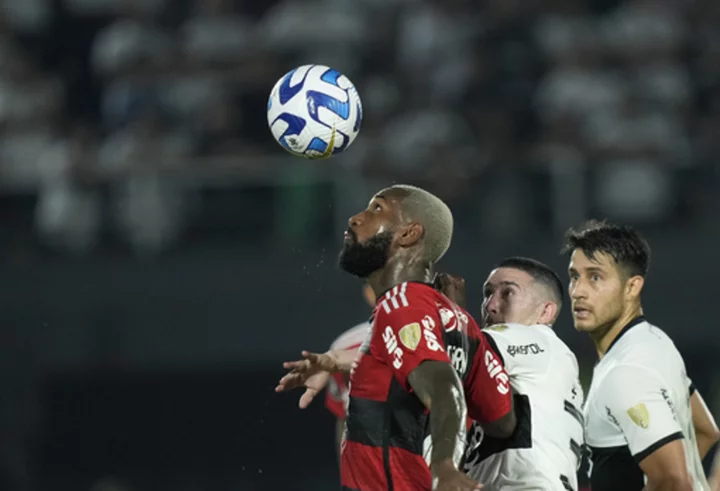 Flamengo players Gerson and Varela fight during training session