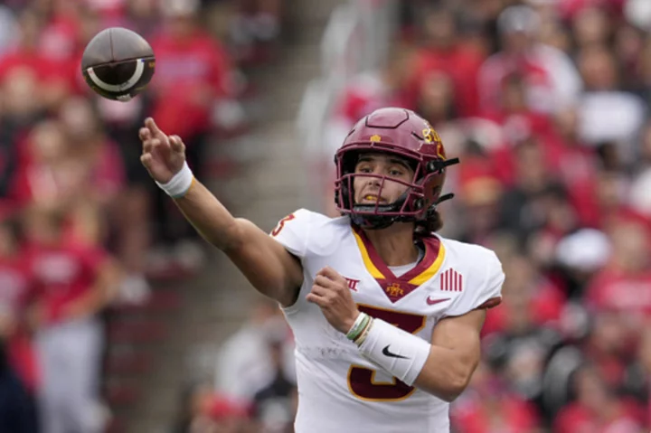 Becht accounts for 3 TDs as Iowa State drops Cincinnati 30-10