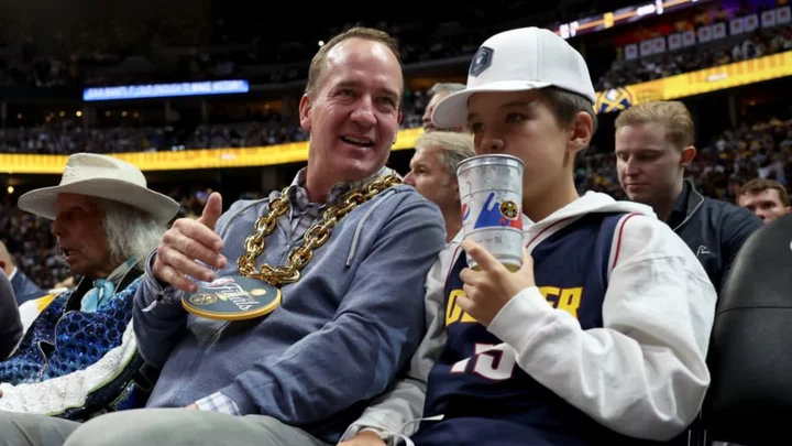 Peyton Manning Wore a Gold Chain at NBA Finals Because Peyton Manning is the Cool Dad