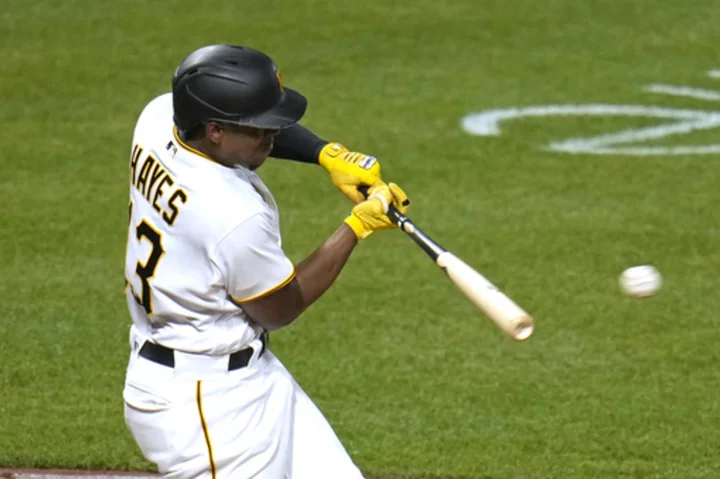 Hayes hits go-ahead 3-run homer in the seventh as Pirates rally past Cardinals 7-5