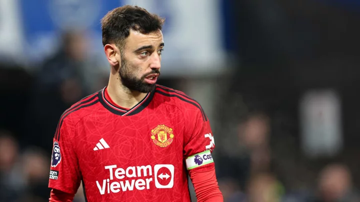 Bruno Fernandes reveals how he's helping Man Utd's young players