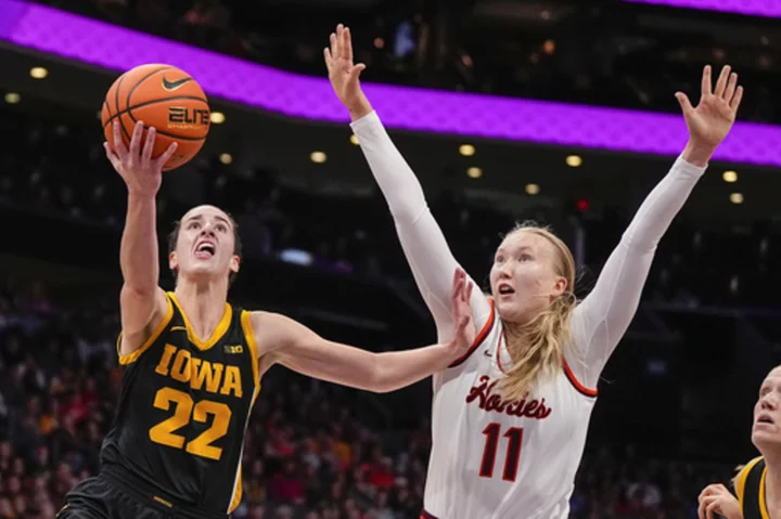 'Generational player' Caitlin Clark puts on a show, dropping 44 as No. 3 Iowa tops No. 8 Va Tech