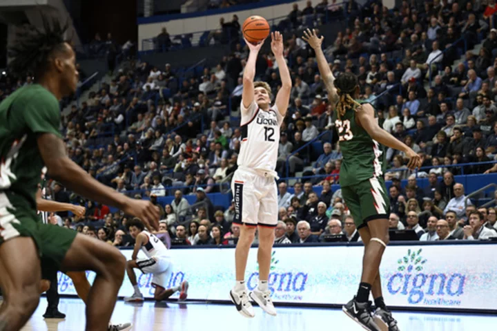 Grad transfer Spencer leads No. 5 UConn to 87-53 win over Mississippi Valley State