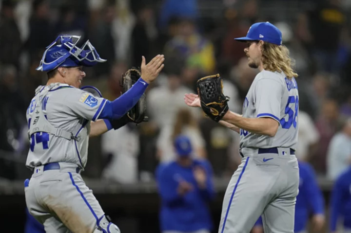 Perez has 2-run double in Kansas City's 5-run second, Royals beat Padres 5-4