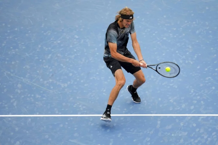 Zverev advances at Cincinnati, Wozniacki comeback stalls