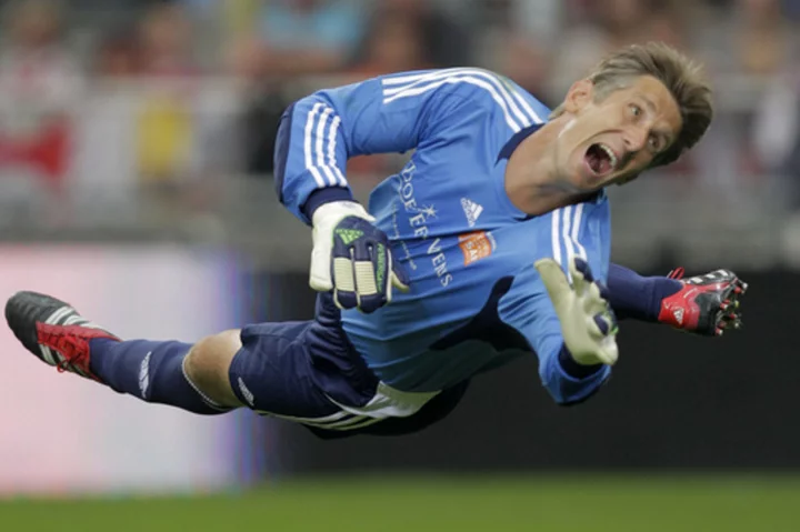 Ex-Netherlands goalie Van der Sar's condition is stable 'but still concerning,' Ajax says