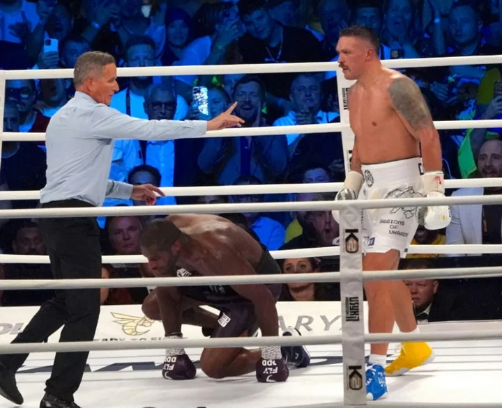 Usyk stops Dubois to retain world heavyweight titles