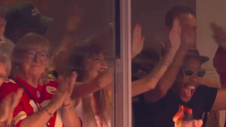 Taylor Swift Goes Crazy After Travis Kelce Touchdown