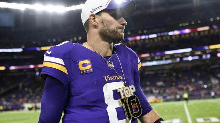 Kirk Cousins Wearing a Big 'Top 10' Chain Is Perfect