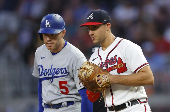 Watch Freddie Freeman get a rousing standing ovation from Braves fans