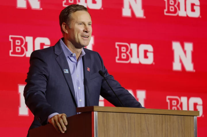 Michigan coach Juwan Howard, in recovery mode, has a heart surgery friend in Nebraska's Fred Hoiberg