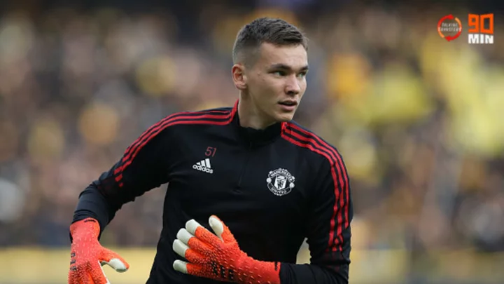 Man Utd consider promoting loan star to challenge David de Gea