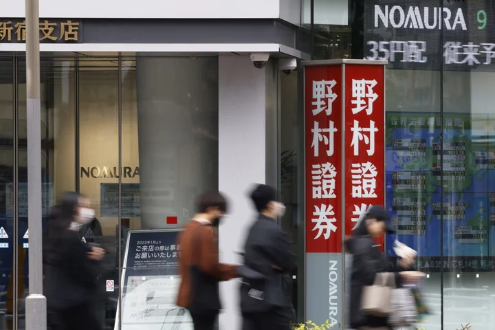 Nomura to Scale Back Loss-Making Brokerage Venture With Line