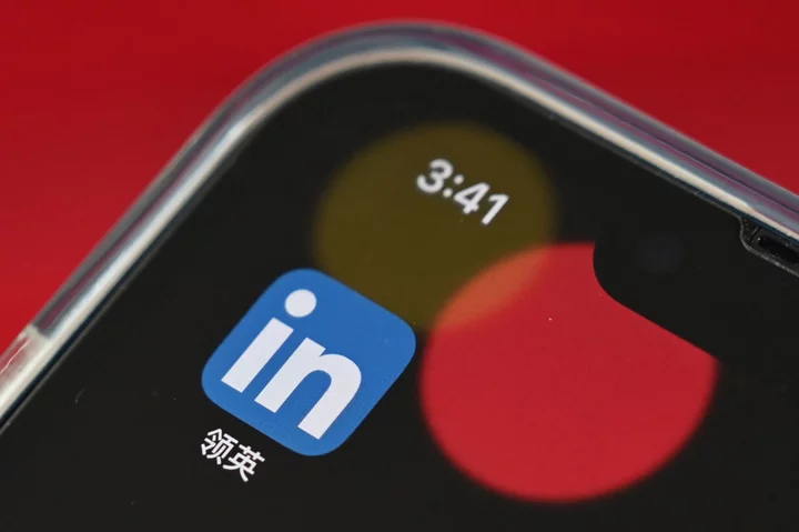 LinkedIn Cuts 716 Jobs, Kills App in Deepening China Pullout