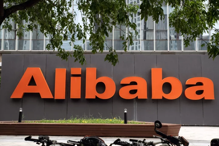 Alibaba Chief Warns of Constraints as China AI Training Ramps Up