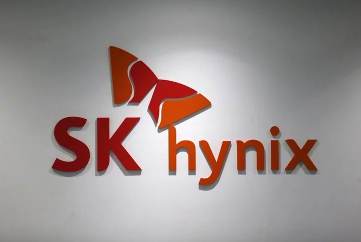 SK Hynix's Q3 loss narrows from Q2 on solid demand for advanced chips