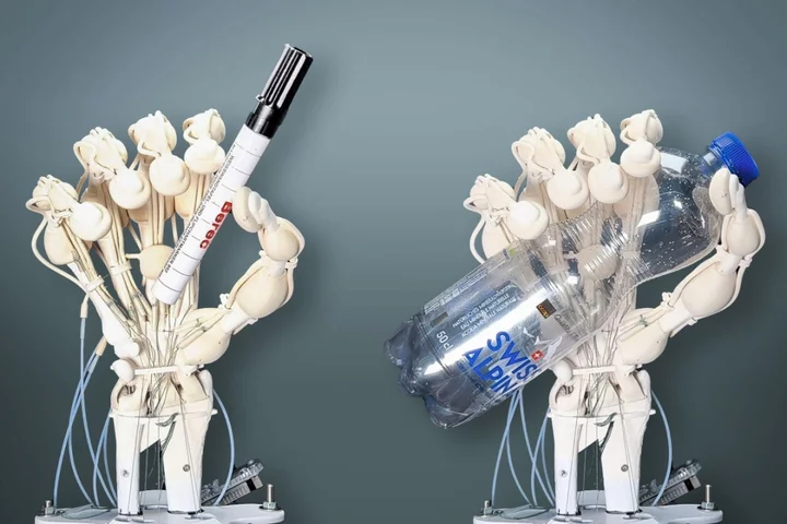 Robot hand with bones, ligaments and tendons 3D printed in world first